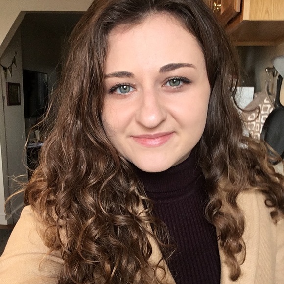 Meet your Posher, Amanda - Picture 3 of 4